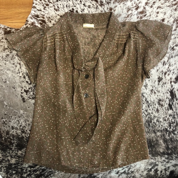 Adorable Vintage sheer “Byer” Floral Button up top - Picture 6 of 6